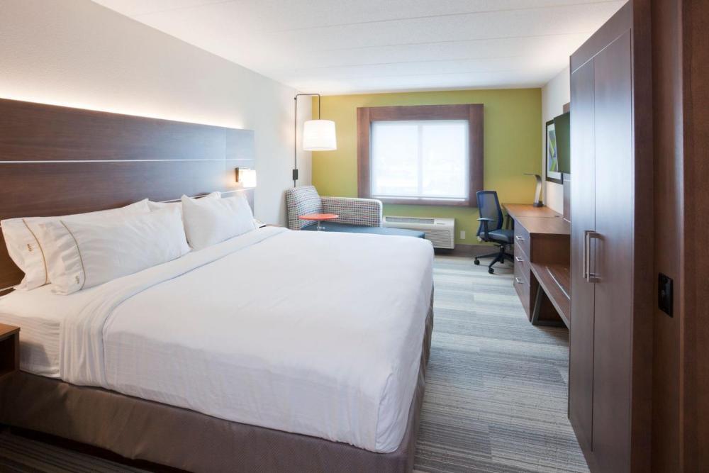 King Room - Hearing Accessible - Non-Smoking interior